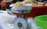 [ẢNH] Xem người Hà Nội đi chợ ăn Tết 